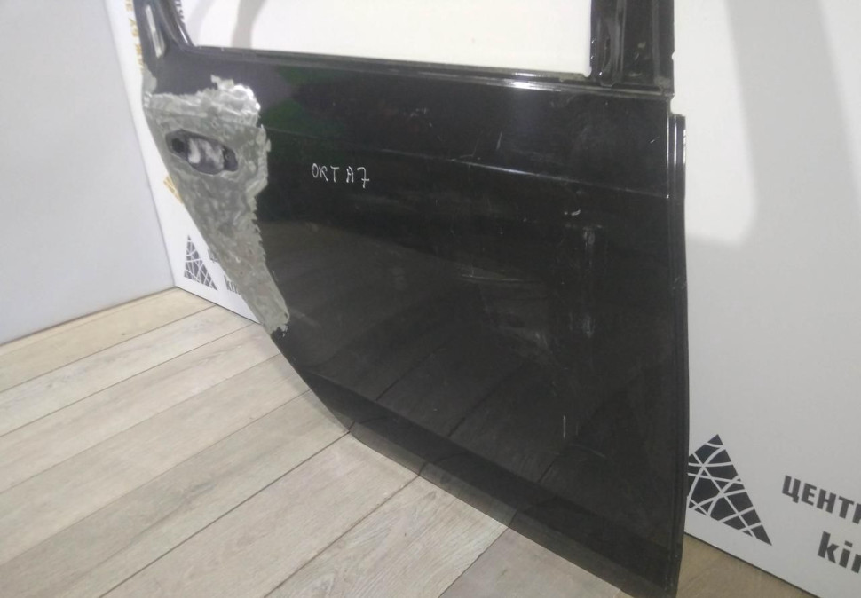 Дверь задняя правая бу Skoda Octavia A7 OEM 5E5833052A