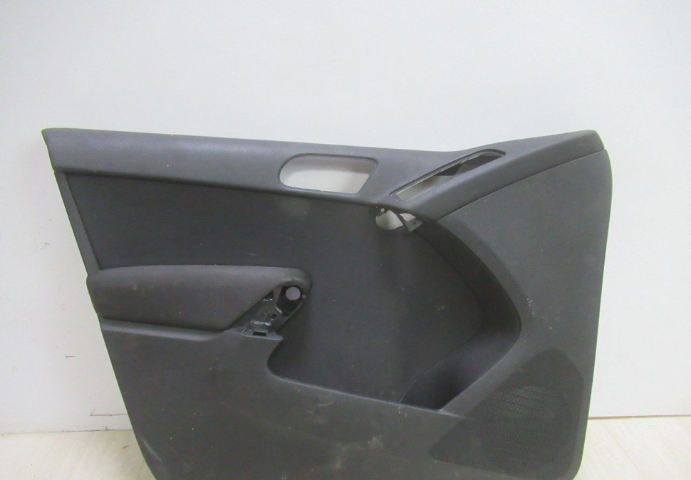 Обшивка двери передняя левая Volkswagen Tiguan 1  oem 5n0867011 (скл-3)