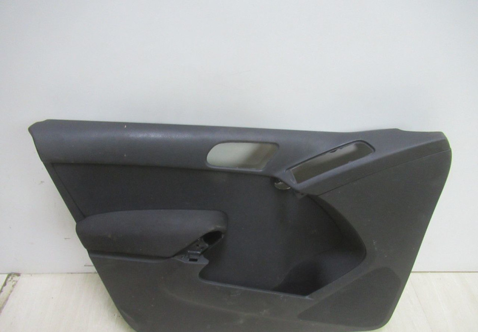 Обшивка двери передняя левая Volkswagen Tiguan 1  oem 5n0867011 (скл-3)