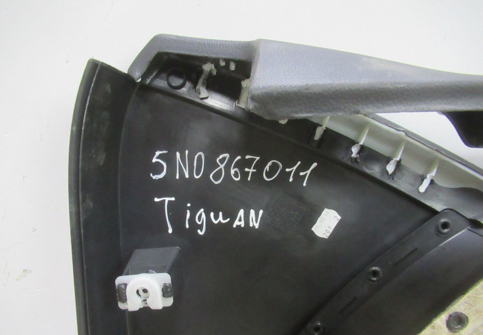 Обшивка двери передняя левая Volkswagen Tiguan 1  oem 5n0867011 (скл-3)