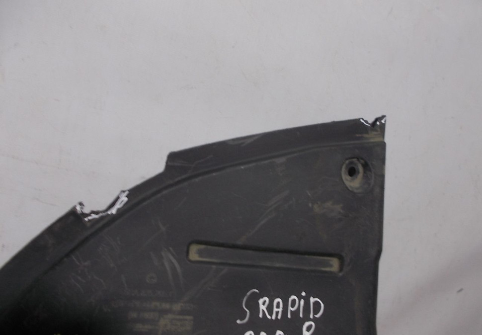 Защита днища задняя левая бу Skoda Rapid OEM 6RA825205C