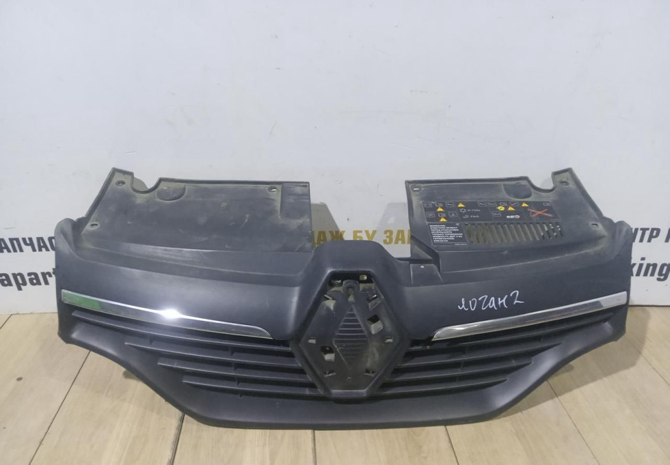Решетка радиатора Renault Logan 2 OEM 623107605R
