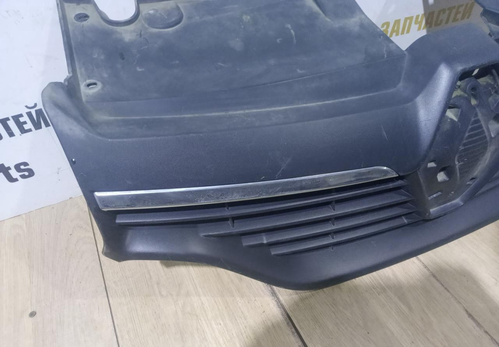 Решетка радиатора Renault Logan 2 OEM 623107605R