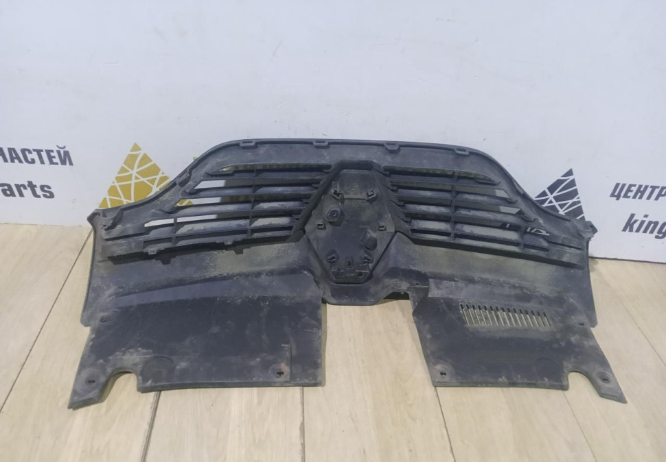 Решетка радиатора Renault Logan 2 OEM 623107605R