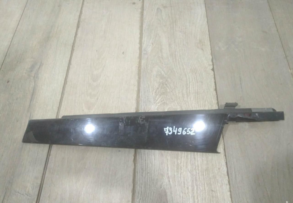 Накладка передней правой двери бу BMW X1 F48 OEM 51337349652 7349652