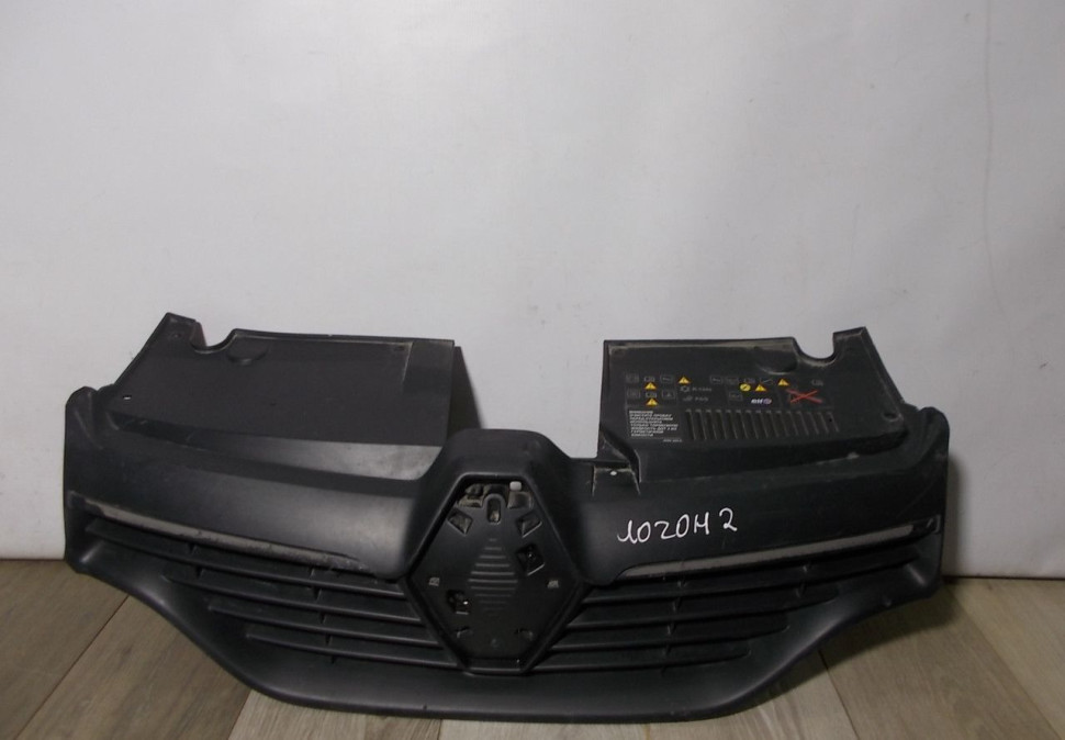 Решетка радиатора бу Renault Logan 2 OEM 623107605R