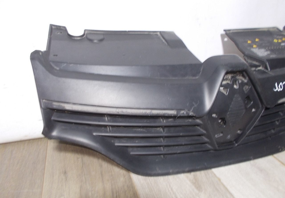 Решетка радиатора бу Renault Logan 2 OEM 623107605R