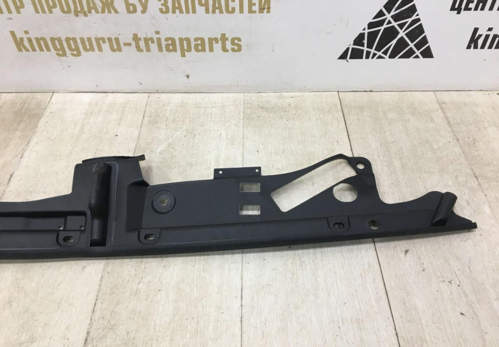 Уплотнитель крыла правый бу BMW 5 G30 OEM 51767349606