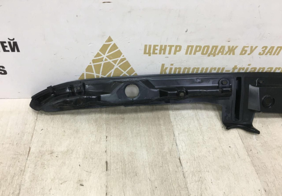 Уплотнитель крыла правый бу BMW 5 G30 OEM 51767349606