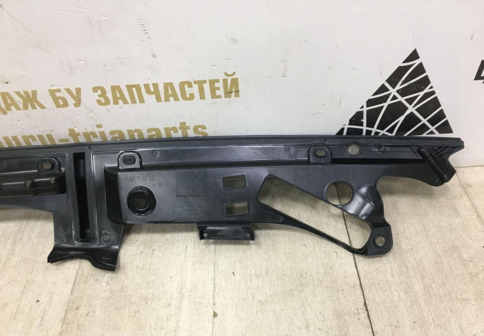 Уплотнитель крыла правый бу BMW 5 G30 OEM 51767349606