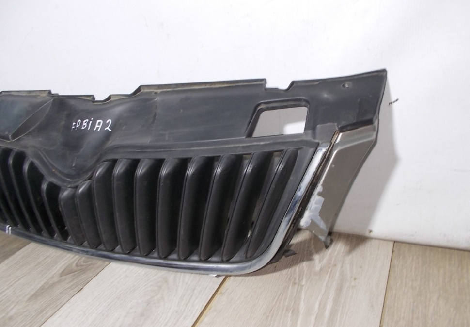 Решетка радиатора бу Skoda Fabia 2 OEM 5J0853668C Решетка радиатора бу Skoda Fabia 2 OEM 5J0853668C