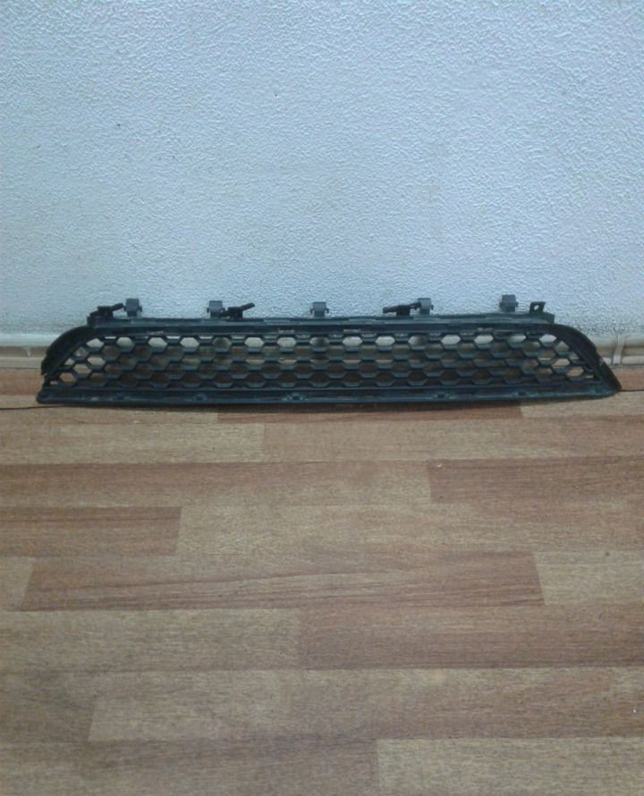 Решетка переднего бампера Jaguar F-Pace (слом. часть) oem hk8m17h750