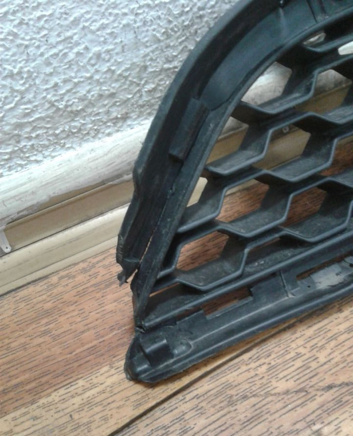 Решетка переднего бампера Jaguar F-Pace (слом. часть) oem hk8m17h750 Решетка переднего бампера Jaguar F-Pace (слом. часть) oem hk8m17h750