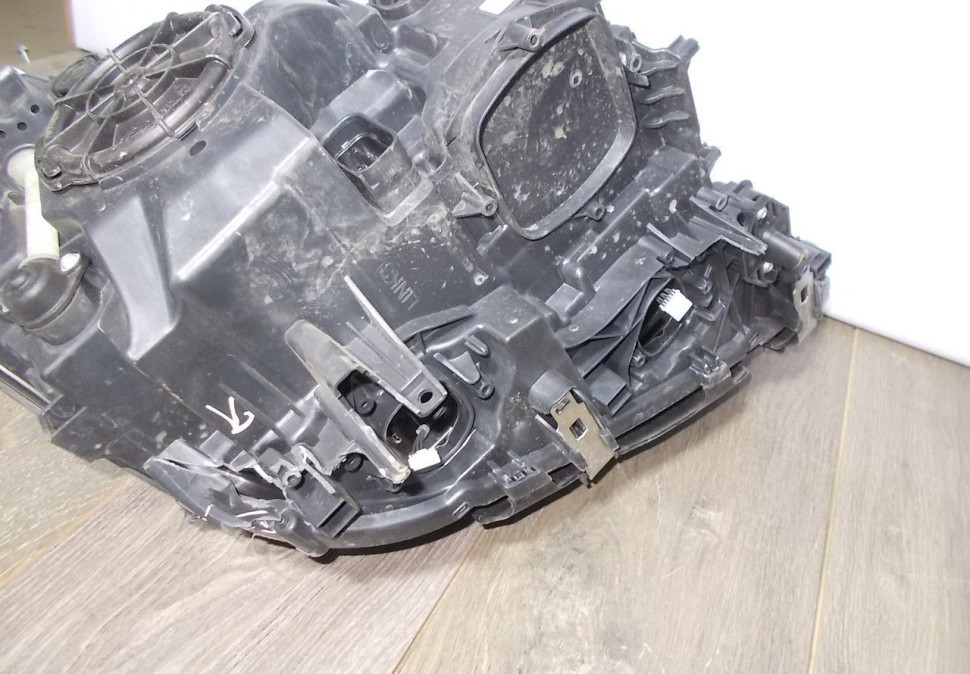 Фара ЛЭД LED адаптивная левая бу BMW 7 G11 OEM 8499229 Фара ЛЭД LED адаптивная левая бу BMW 7 G11 OEM 8499229