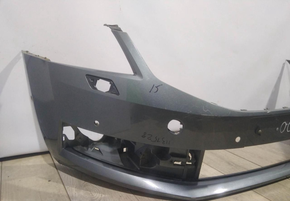 Бампер передний бу Skoda Octavia A7 рестайлинг OEM 5EU807221F (слом.1крепл)