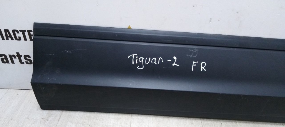 Молдинг двери передний правый Volkswagen Tiguan 2 2017> oem 5NA854940N Молдинг двери передний правый Volkswagen Tiguan 2 2017> oem 5NA854940N