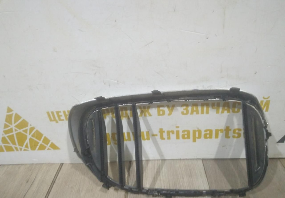 Молдинг решетки радиатора левый бу BMW 7 G11 OEM 51137357011 Молдинг решетки радиатора левый бу BMW 7 G11 OEM 51137357011