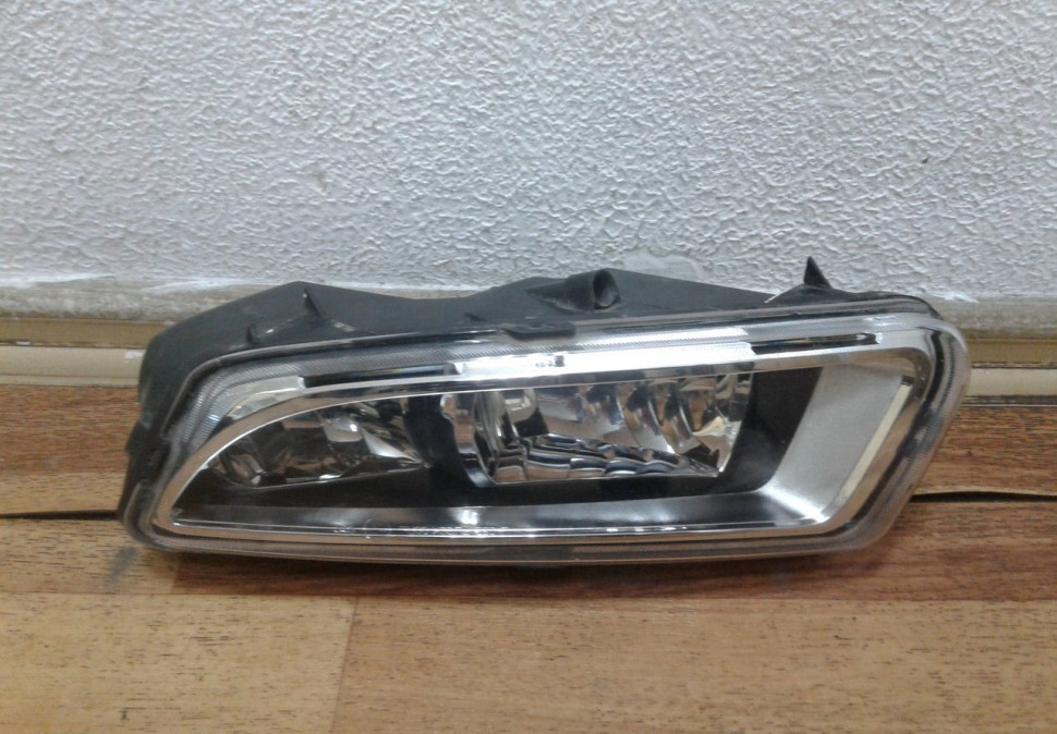 Птф левая Volkswagen Polo рестайл oem 6R0941061D (слом. 2 крепл.)