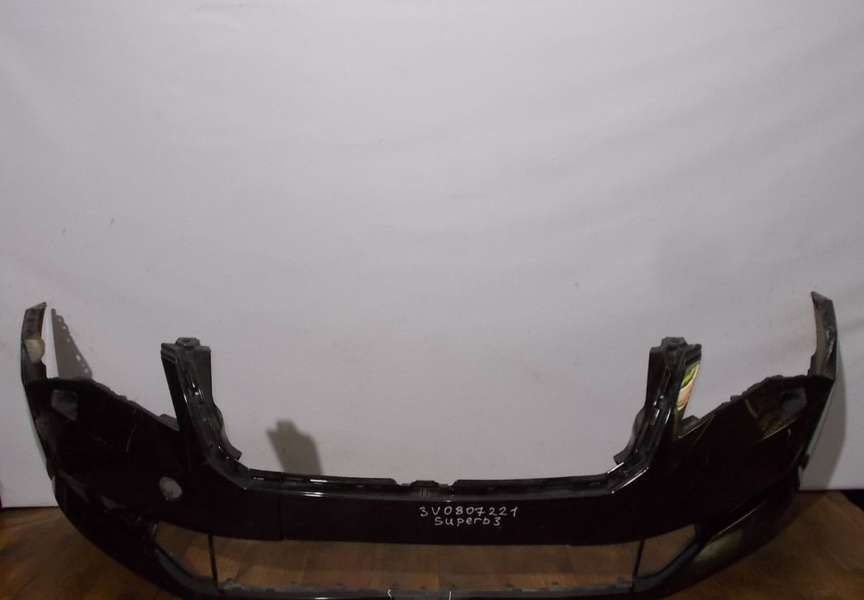 Бампер передний бу Skoda Superb 2 OEM 3V0807221