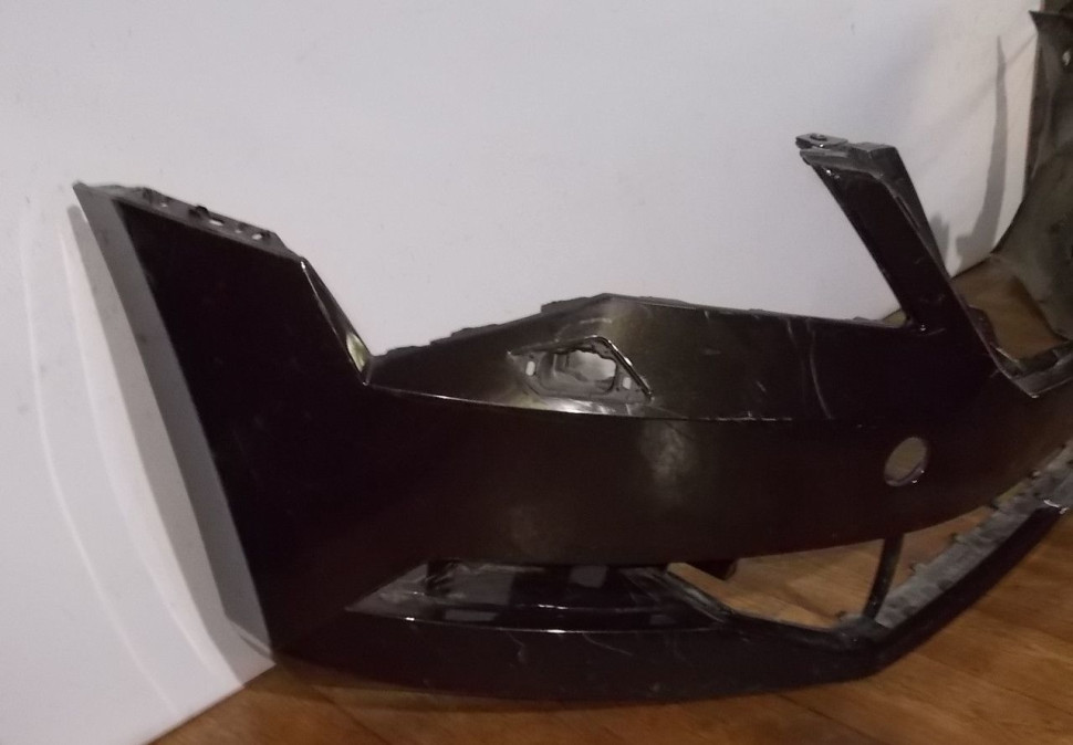 Бампер передний бу Skoda Superb 2 OEM 3V0807221
