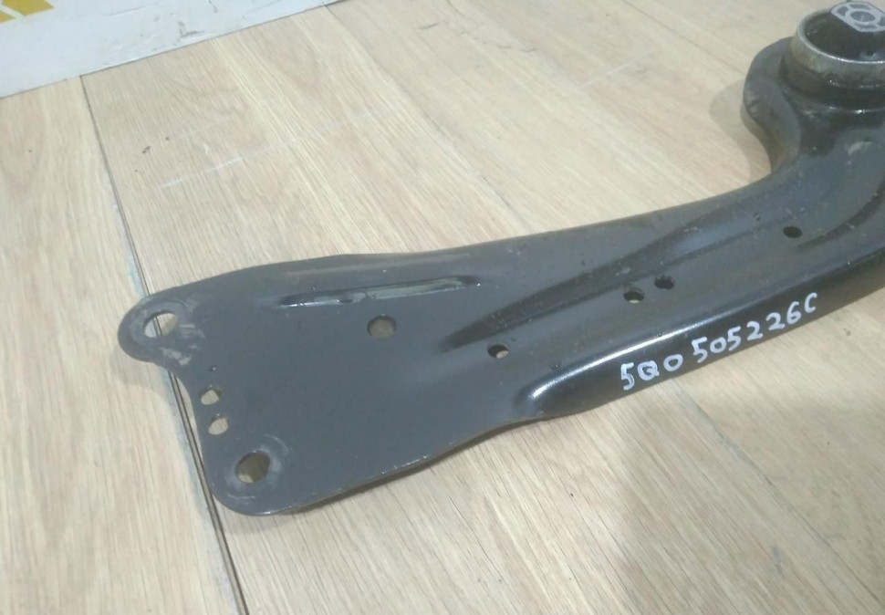 Рычаг задний правый бу Skoda Octavia A7 OEM 5Q0505226C Рычаг задний правый бу Skoda Octavia A7 OEM 5Q0505226C