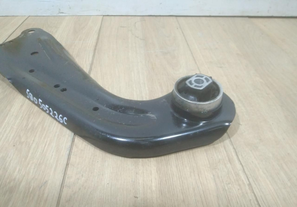 Рычаг задний правый бу Skoda Octavia A7 OEM 5Q0505226C Рычаг задний правый бу Skoda Octavia A7 OEM 5Q0505226C