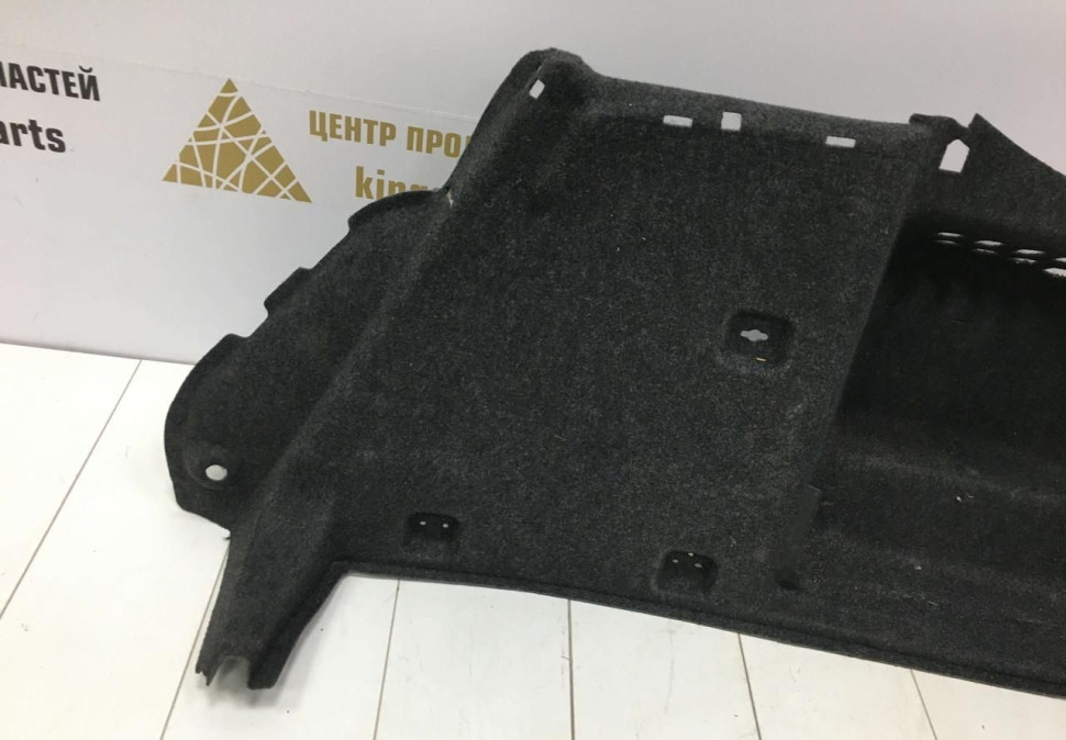 Обивка багажника правая Skoda Octavia A7 OEM 5E5867428F