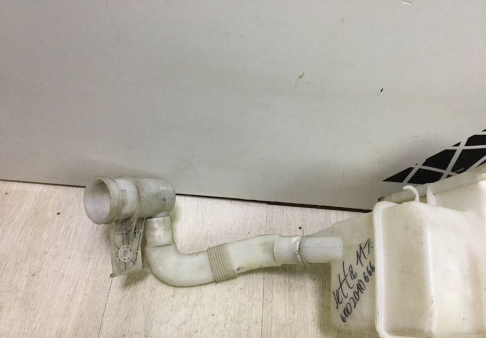 Бачок омывателя Volkswagen Jetta 6 oem 5c6955453 Бачок омывателя Volkswagen Jetta 6 oem 5c6955453