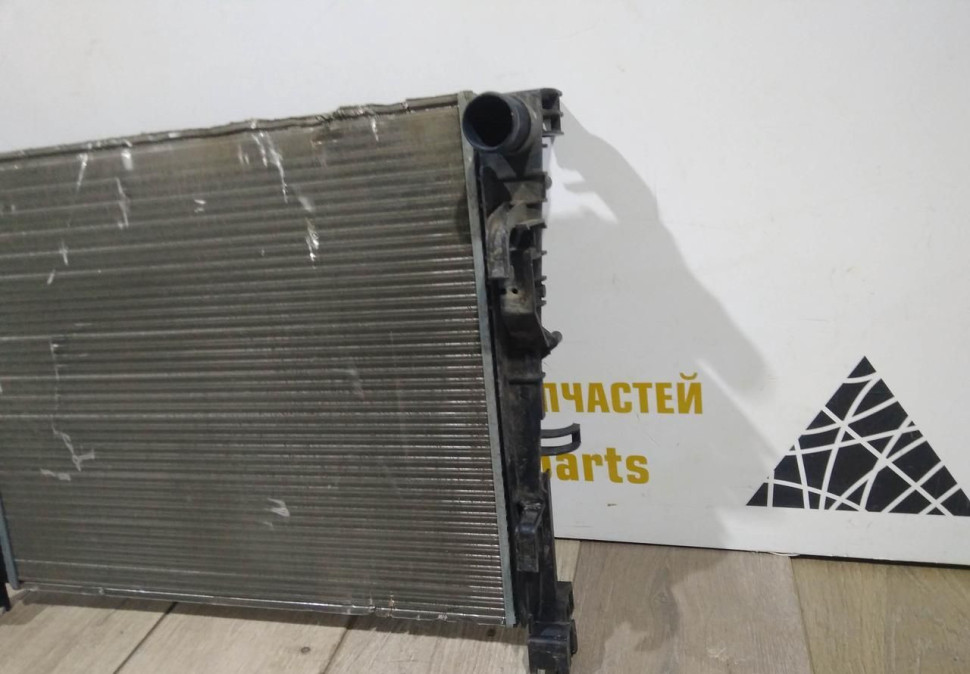 Радиатор охлаждения бу Renault Logan 2 OEM 214106179R
