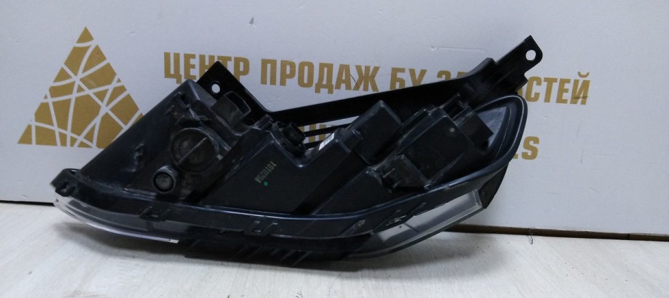 Фара правая верхняя LED Hyndai Santa Fe 4 2018> oem 92208S1000