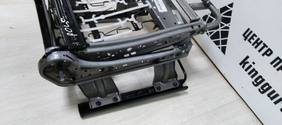 Каркас сиденья правый Volkswagen Polo 5 oem 6RU882026C