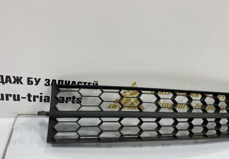 Решетка переднего бампера Skoda Octavia A7 до рестайлинг OEM 5E0853677 Решетка переднего бампера Skoda Octavia A7 до рестайлинг OEM 5E0853677