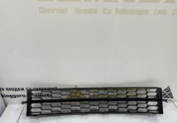 Решетка переднего бампера Skoda Octavia A7 до рестайлинг OEM 5E0853677