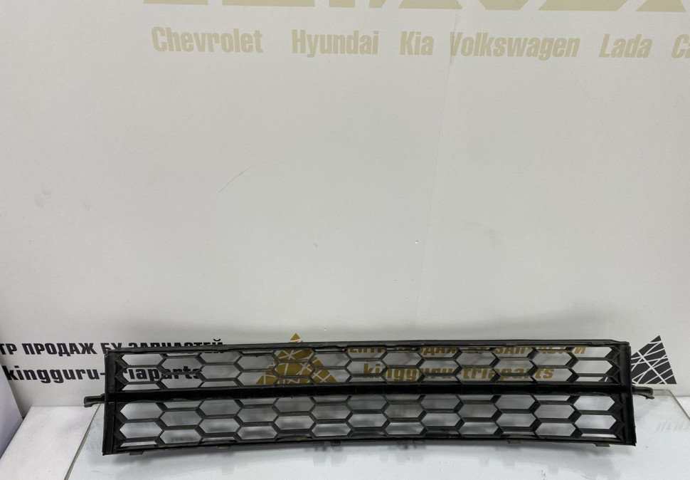 Решетка переднего бампера Skoda Octavia A7 до рестайлинг OEM 5E0853677 Решетка переднего бампера Skoda Octavia A7 до рестайлинг OEM 5E0853677