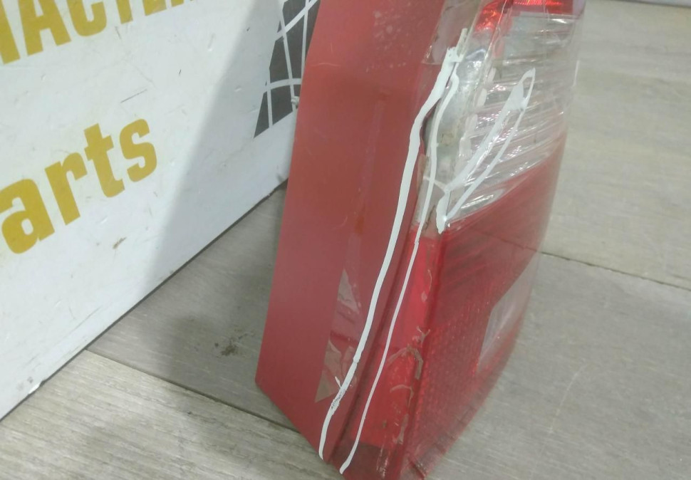 Фонарь правый бу Skoda Fabia 2 OEM 5J6945112 Фонарь правый бу Skoda Fabia 2 OEM 5J6945112