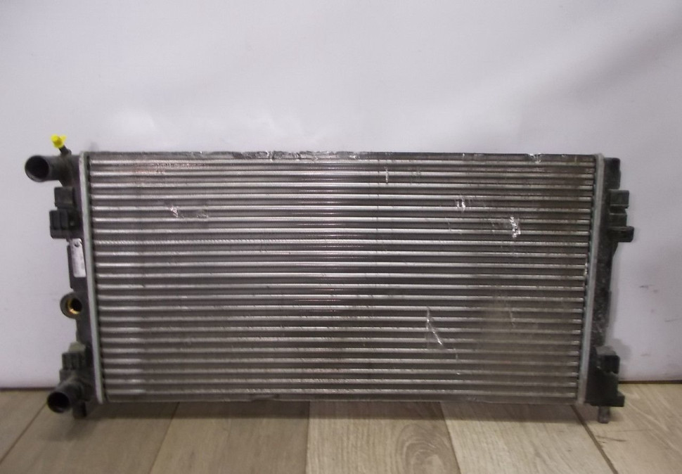 Радиатор охлаждения бу Skoda Rapid OEM 6R0121253A