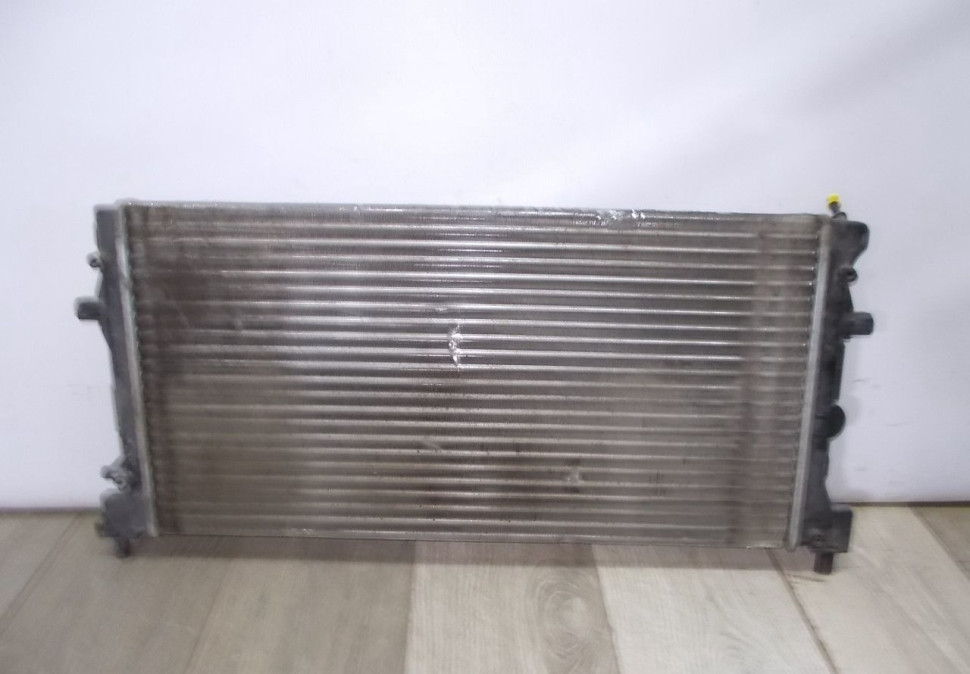 Радиатор охлаждения бу Skoda Rapid OEM 6R0121253A