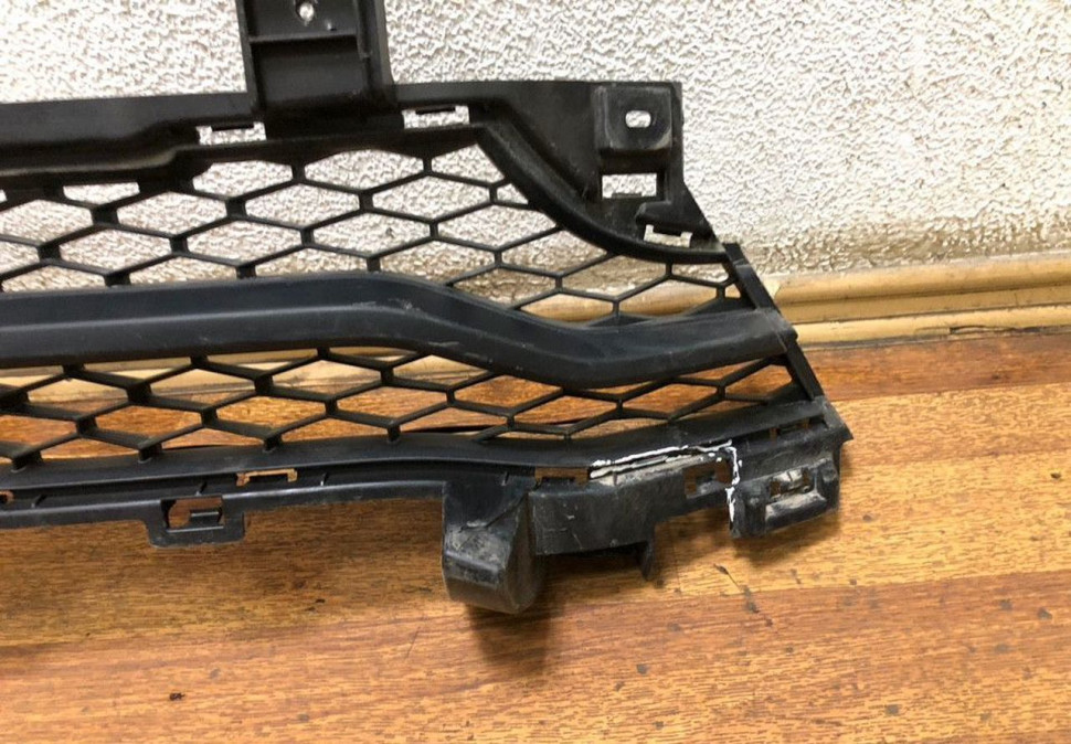 Решетка переднего бампера Lada X-Ray oem 622544361r (слом. 1 крепл.) (скл-3) Решетка переднего бампера Lada X-Ray oem 622544361r (слом. 1 крепл.) (скл-3)