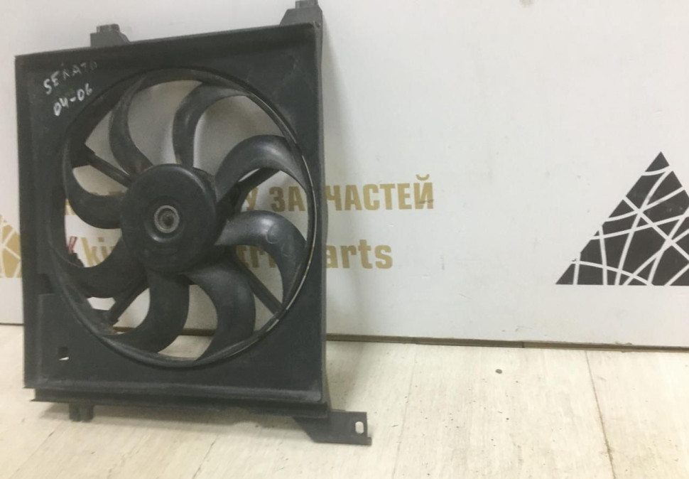 Диффузор с вентилятором Kia Cerato 1 1.6 2003-2009 oem 253502F000 Диффузор с вентилятором Kia Cerato 1 1.6 2003-2009 oem 253502F000