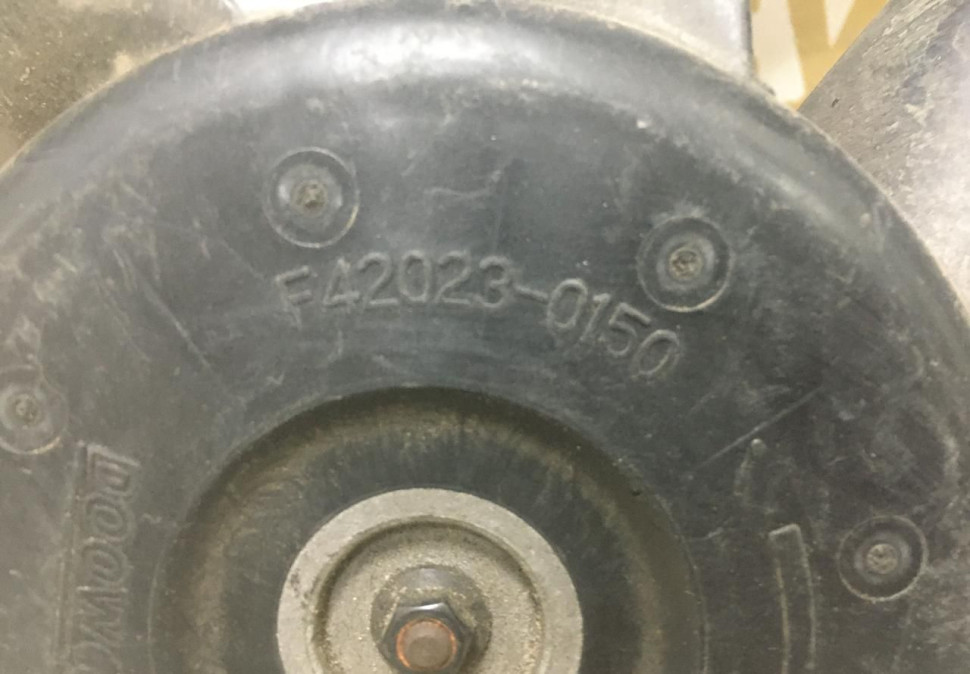 Диффузор с вентилятором Kia Cerato 1 1.6 2003-2009 oem 253502F000 Диффузор с вентилятором Kia Cerato 1 1.6 2003-2009 oem 253502F000