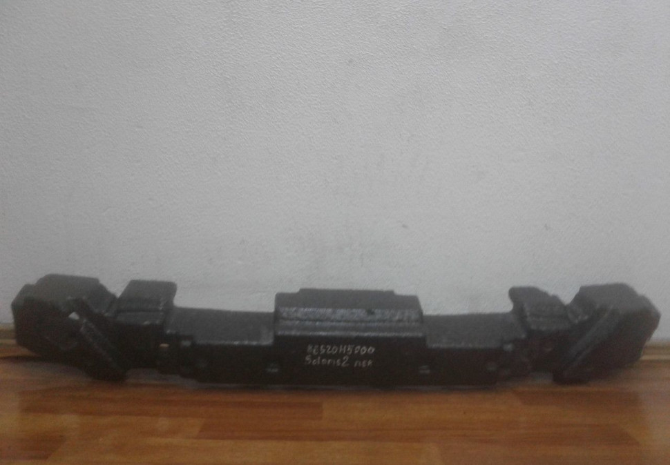 Абсорбер переднего бампера Hyundai Solaris 2 oem 86520h5000 (слом.часть)