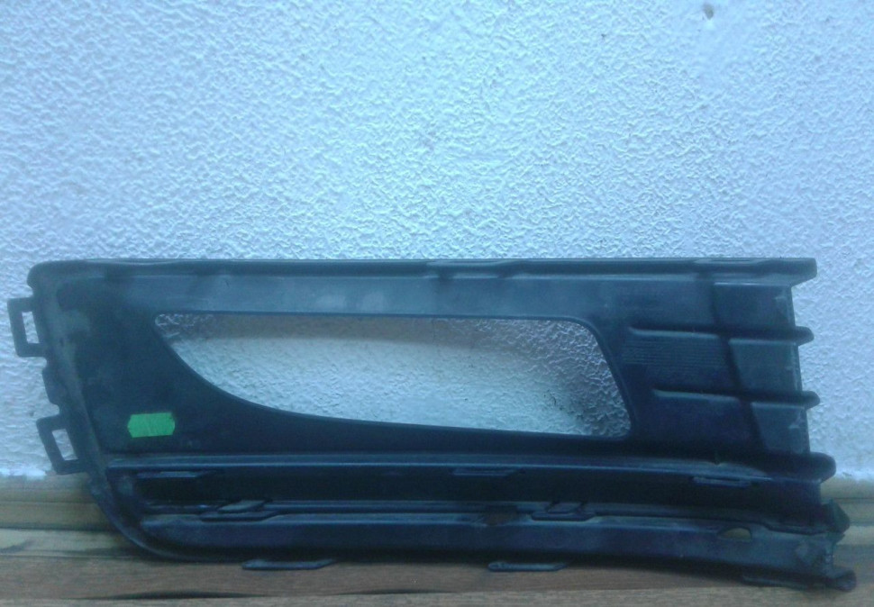 Накладка ПТФ левая Volkswagen Polo рест oem 6RU853665 Накладка ПТФ левая Volkswagen Polo рест oem 6RU853665