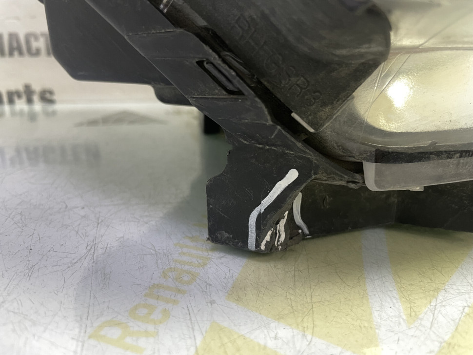 Фара правая (галоген) Hyundai Creta oem 92102m0000