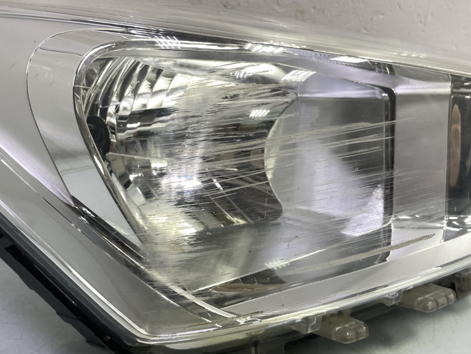 Фара правая (галоген) Hyundai Creta oem 92102m0000