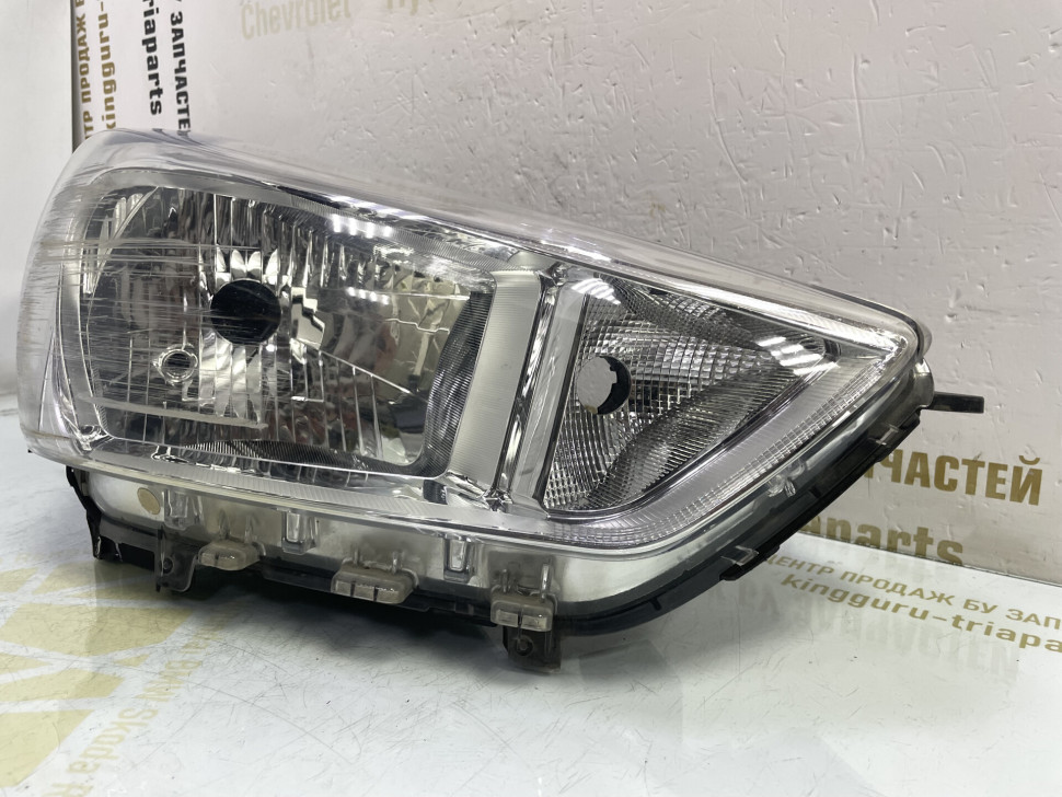Фара правая (галоген) Hyundai Creta oem 92102m0000