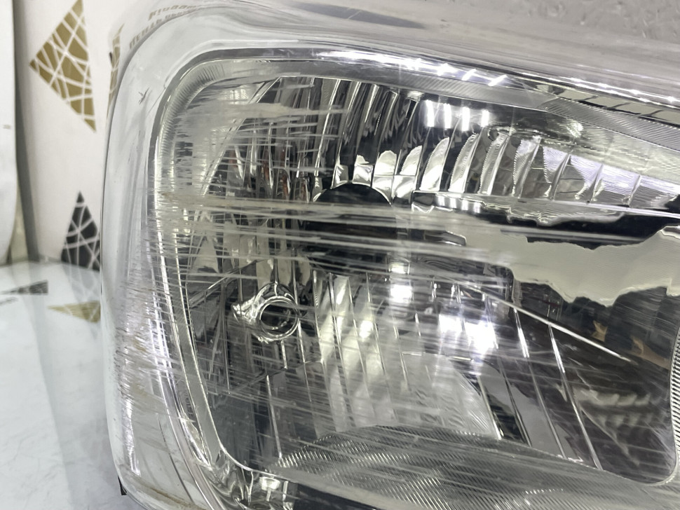 Фара правая (галоген) Hyundai Creta oem 92102m0000