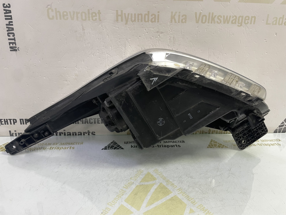 Фара правая (галоген) Hyundai Creta oem 92102m0000