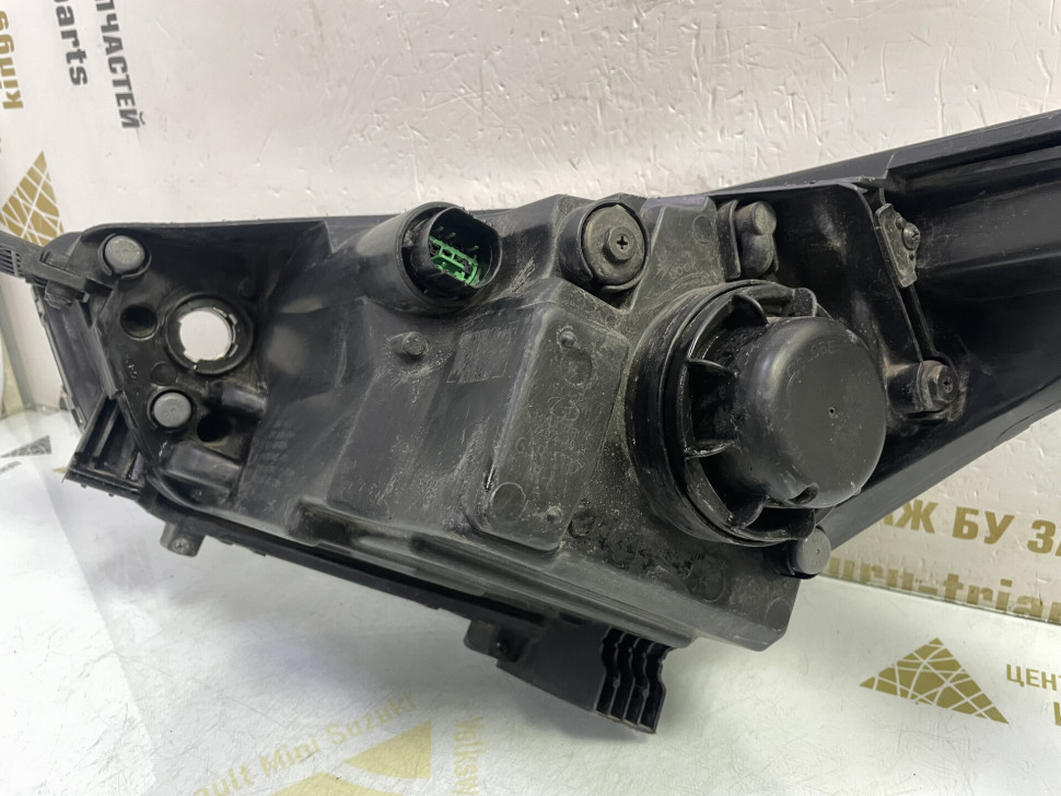 Фара правая (галоген) Hyundai Creta oem 92102m0000
