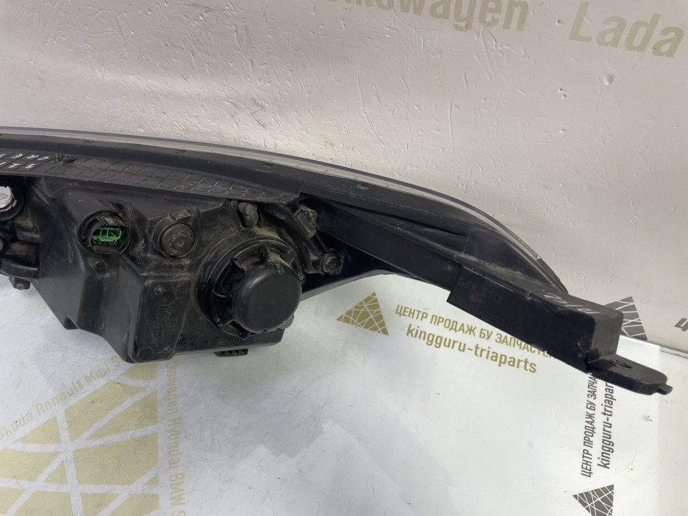 Фара правая (галоген) Hyundai Creta oem 92102m0000