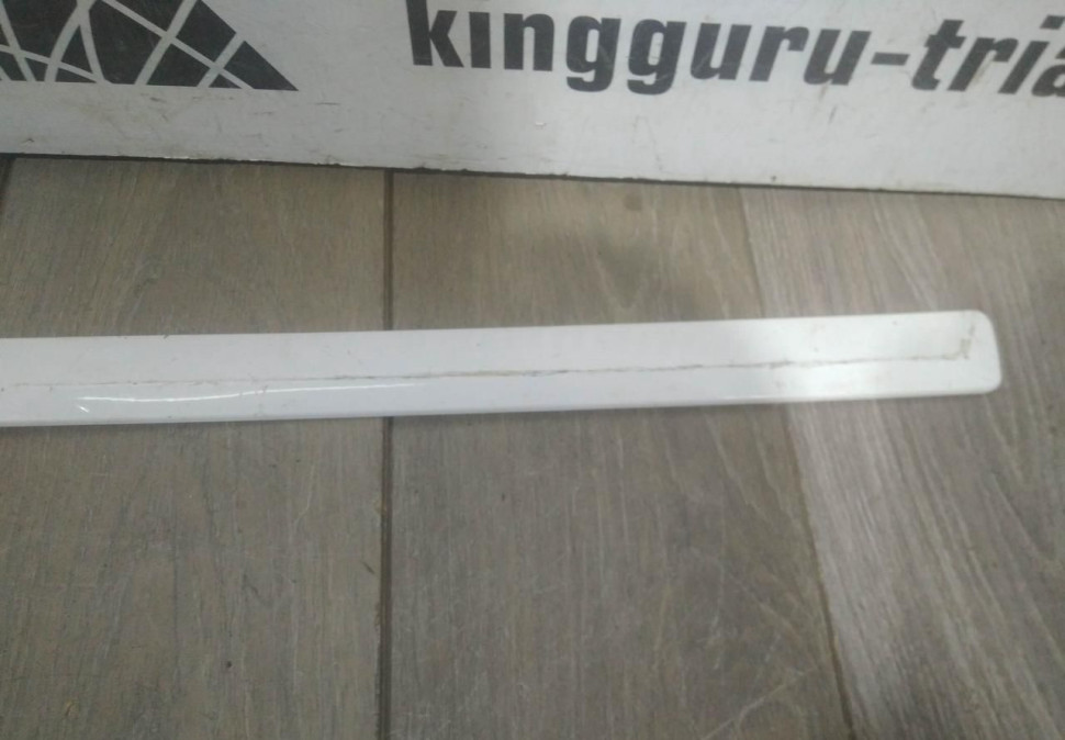 Молдинг двери передний правый бу Skoda Octavia A5 OEM 1Z0853518A